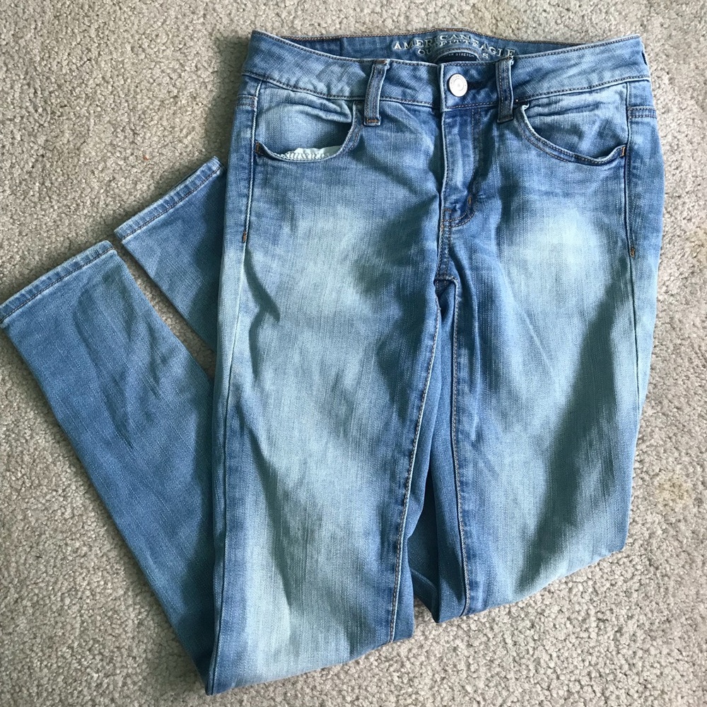 Light to Medium wash American eagle Jeans